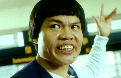 zhāng tóu shǔ mù ]像袋象獐子那样又小又尖,眼睛像老鼠那样又小